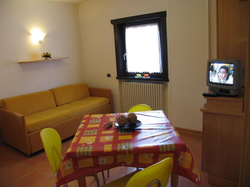 Art Apartments Casa Napell Livigno Room photo