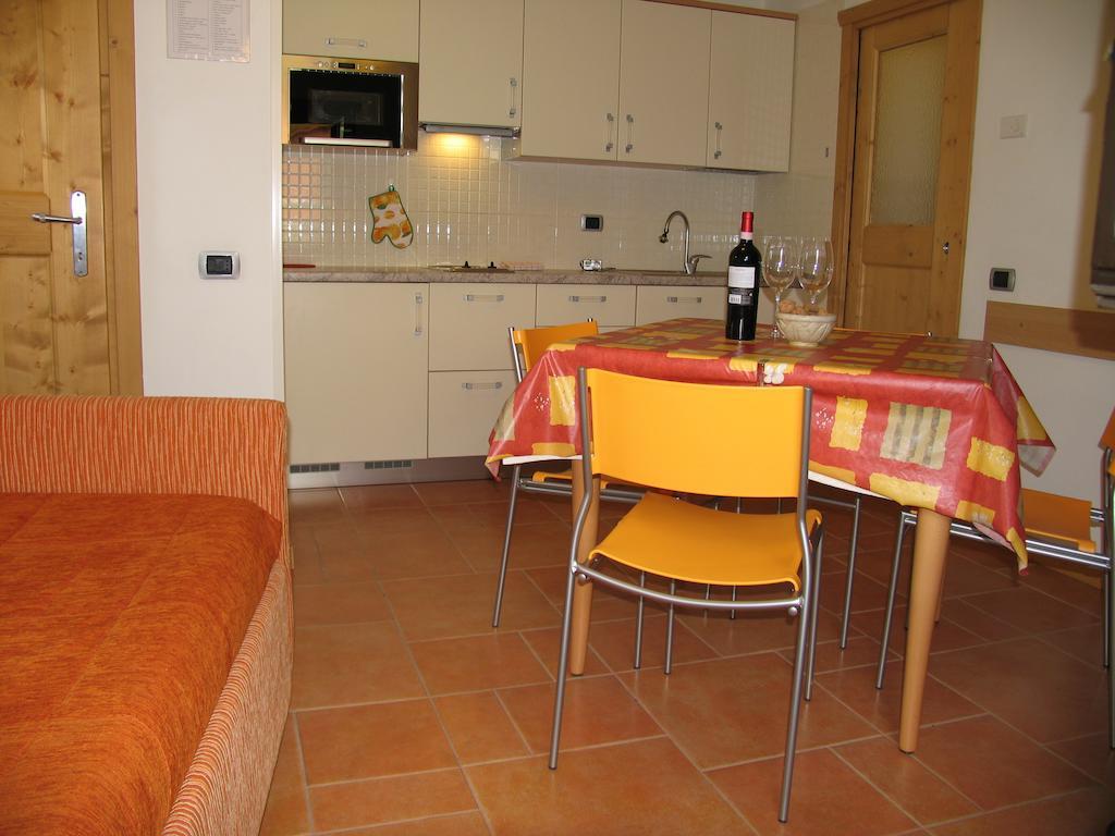 Art Apartments Casa Napell Livigno Room photo