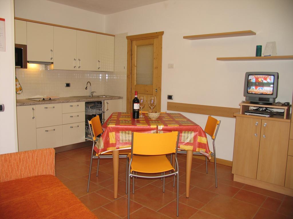 Art Apartments Casa Napell Livigno Room photo